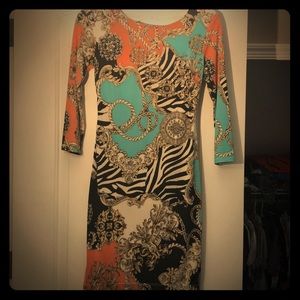 Fitted 3/4 sleeve dress with peephole back